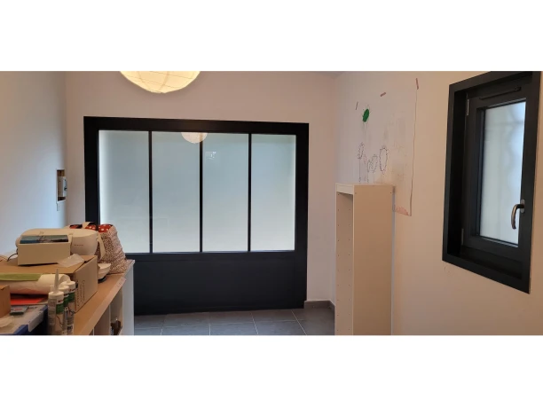 chassis-fixe-lucarne-pvc-ral-7016-rochefort-du-gard-vue-interieure