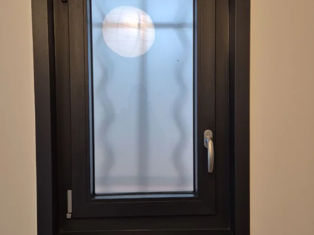 lucarne-pvc-ral-7016-rochefort-du-gard-vue-interieure