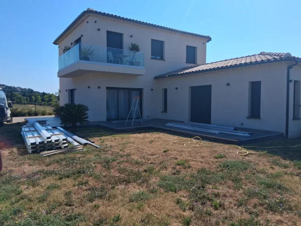 pergolas-bioclimatique-aluminium-art-home-alu-rochefort-du-gard-vue-exterieur-avant