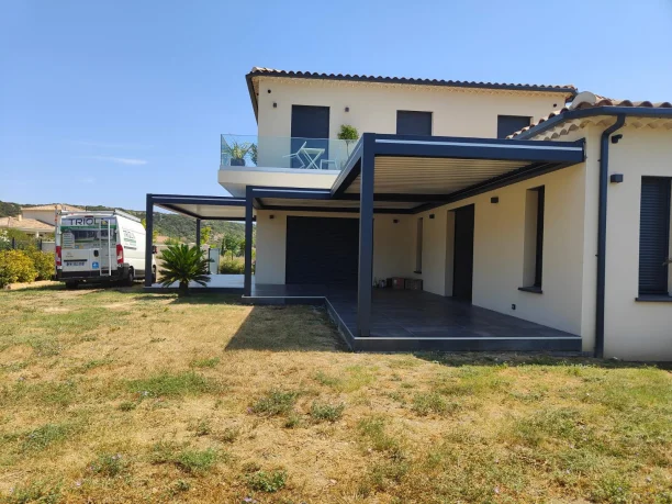 pergolas-bioclimatique-aluminium-art-home-alu-rochefort-du-gard-vue-exterieur-laterale