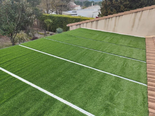 gazon-synthetique-toiture-de-veranda-saint-laurent-des-arbres-apres-pose