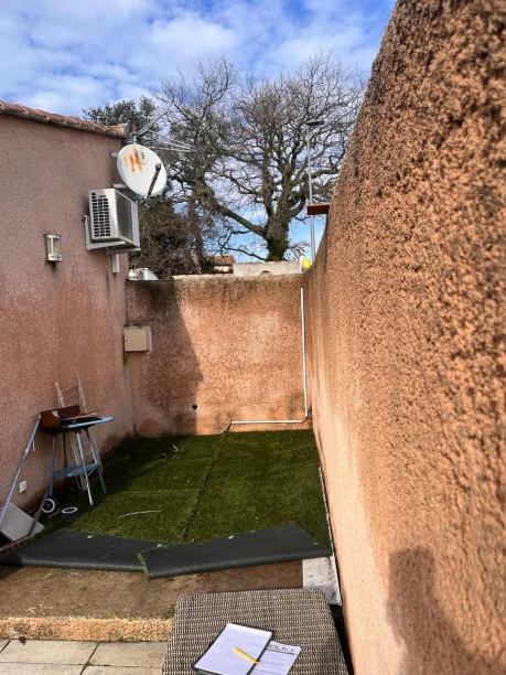 Véranda blanche aluminium profilés Schüco à Bédarrides avant la pose