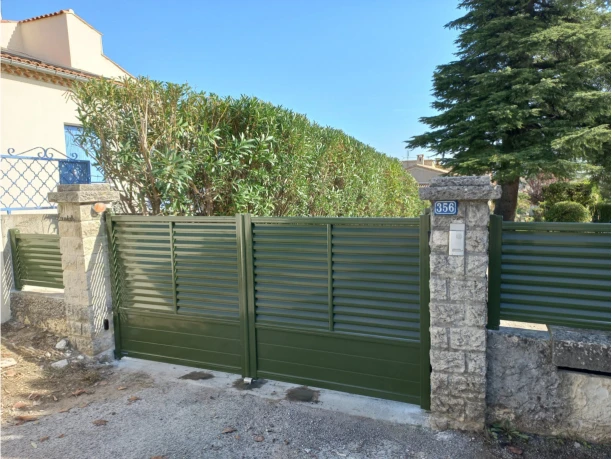 Portail battant aluminium