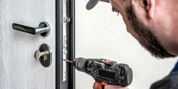 Besoin d’un dépannage urgent ? Contactez TRIOLA Menuiseries !