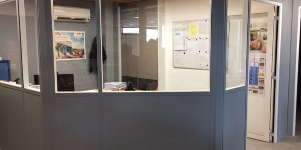 Cloison semi-vitrée