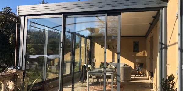 Par rapport à une véranda aluminium