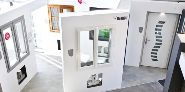 Pourquoi TRIOLA fabrique ses menuiseries PVC avec Réhau ?