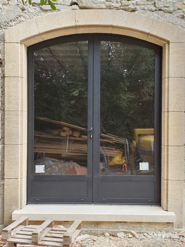 porte fenêtre cintrée